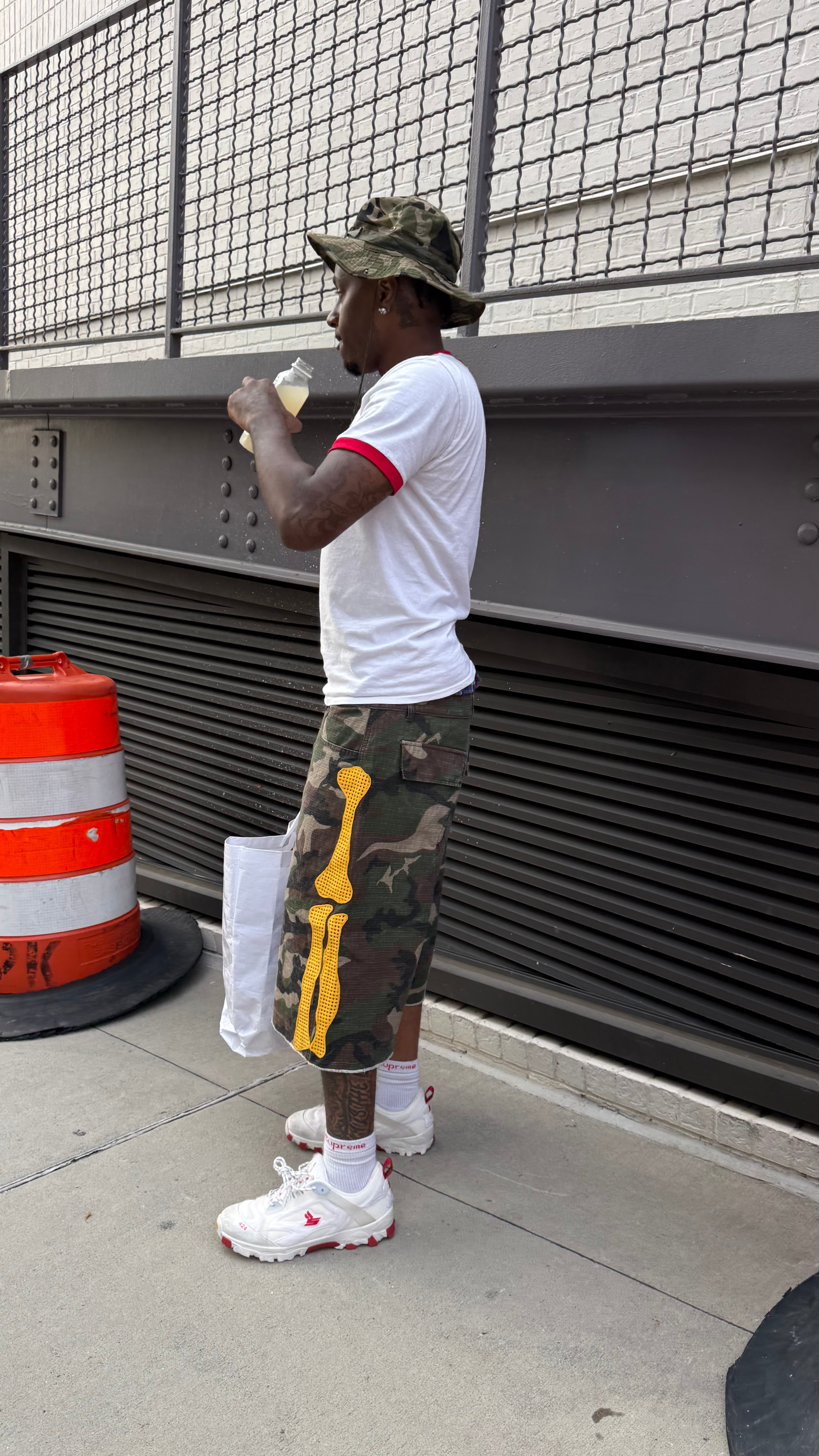 BONE CARGO SHORTS