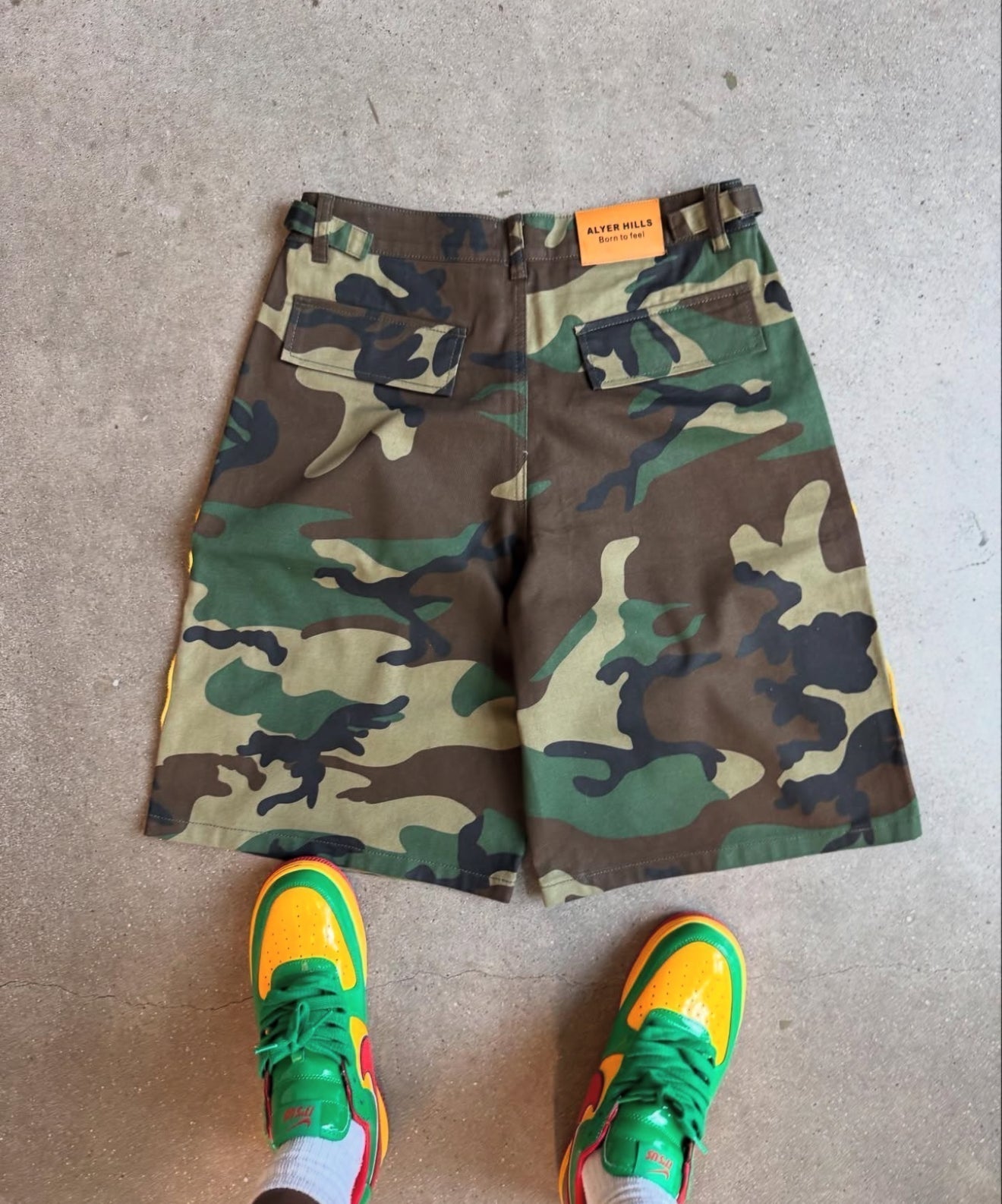 BONE CARGO SHORTS