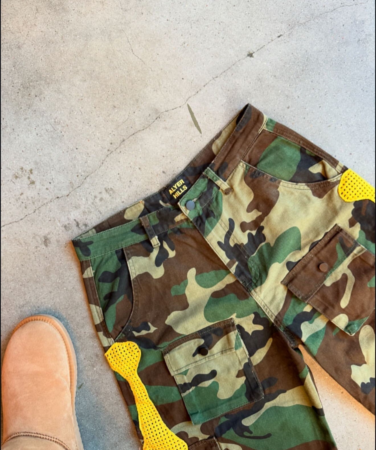 BONE CARGO PANTS