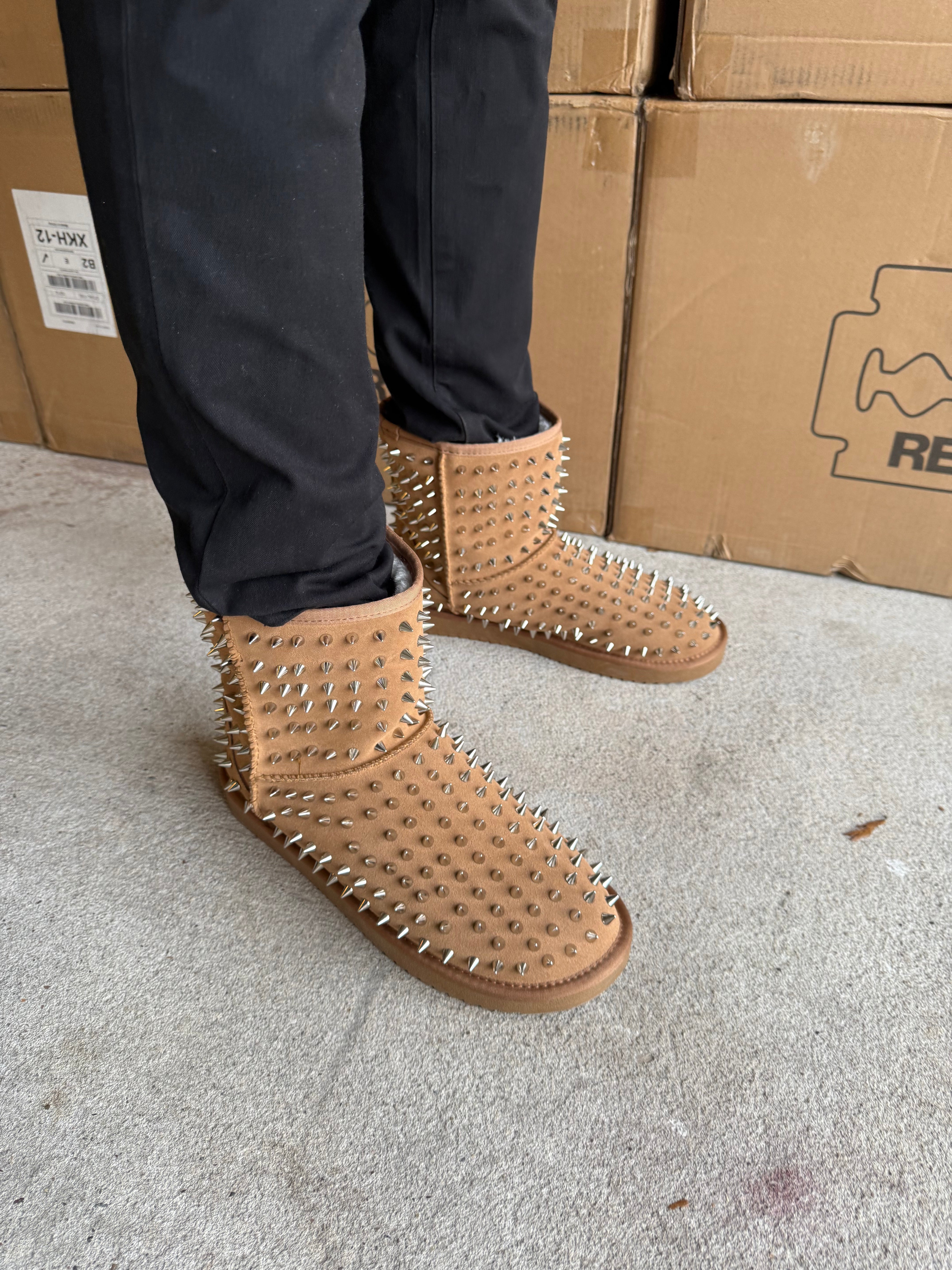 SPIKED BOOTS PREMADE